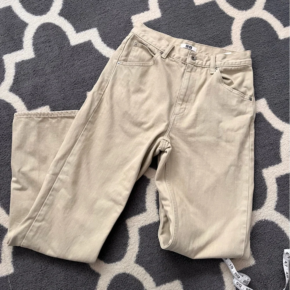 UNIQLO pale tan jeans in excellent condition 25” x 32” - Picture 2 of 10